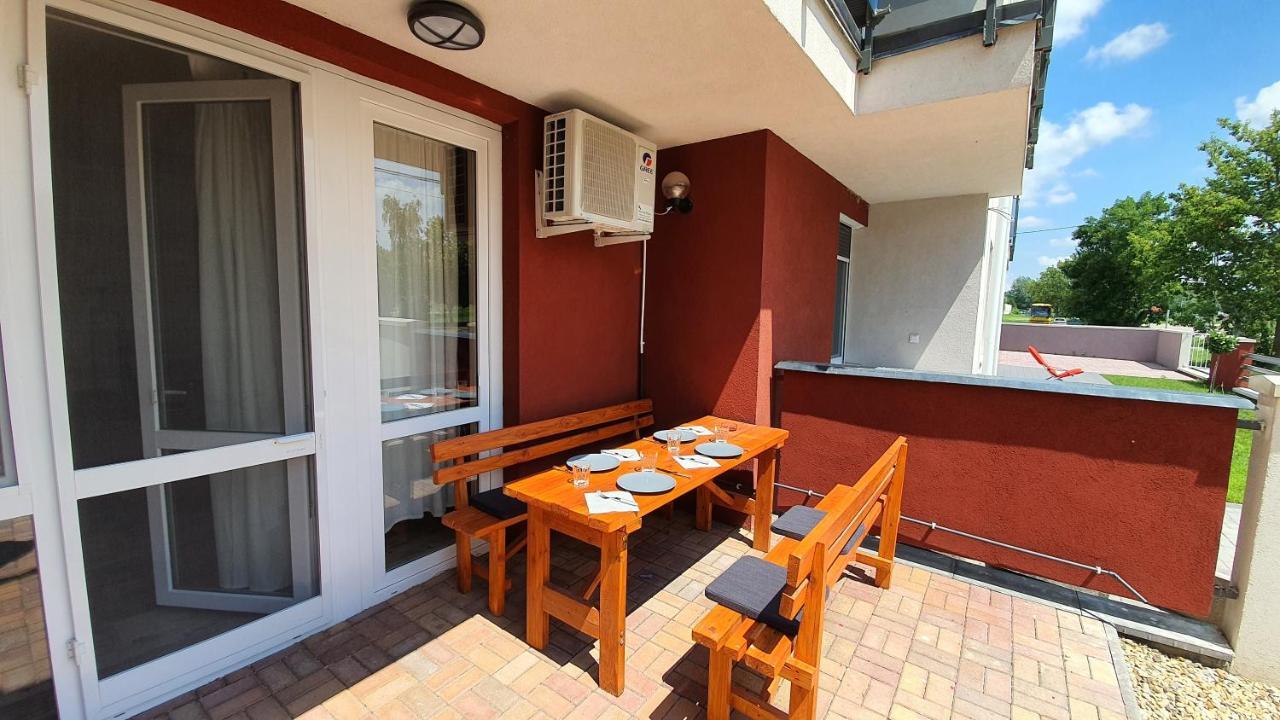 Aqua Apartman Tiszaújváros Exterior foto
