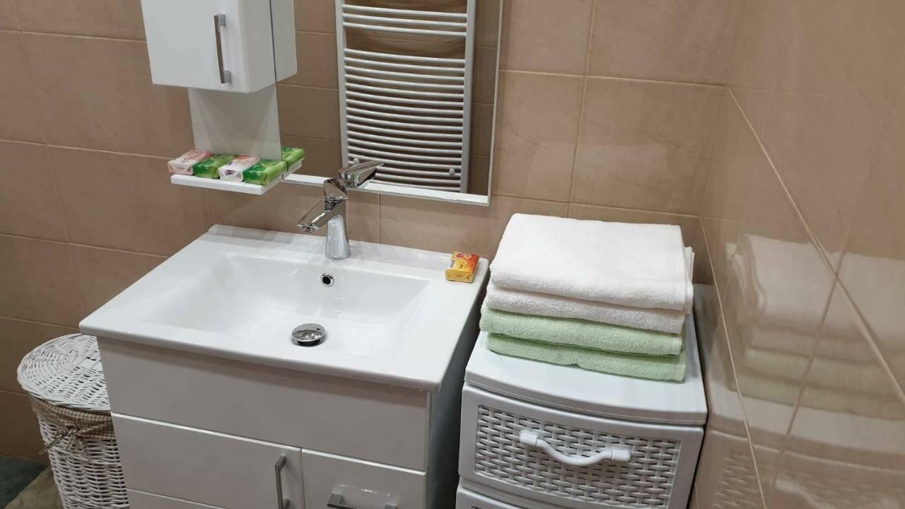 Aqua Apartman Tiszaújváros Exterior foto