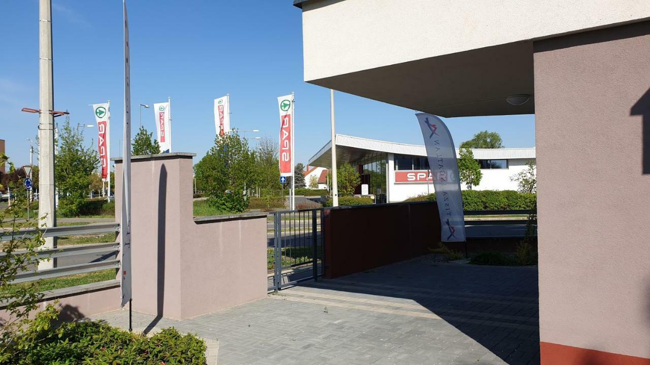 Aqua Apartman Tiszaújváros Exterior foto